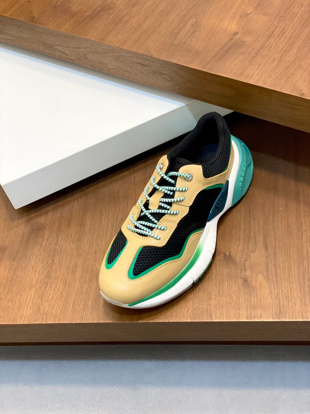 Men's shoes 💰740 AMIRI's new men's casual sports shoes, made of first-layer cowhide leather uppers and spliced ​​with original breathable mesh, rich in three-dimensionality, contrasting color design, simple style, fashionable and sporty, breathable mesh lining, original ultra-light outsole, a must-have item for daily leisure! Size: 38-45 (38, 45 customized)
